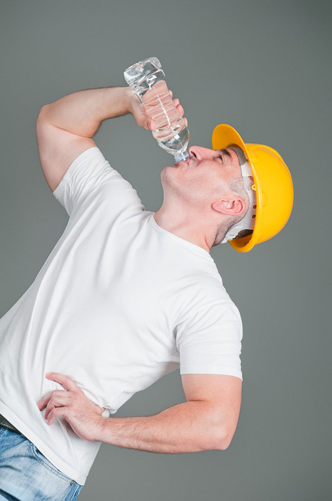 radnik-pije-vodu